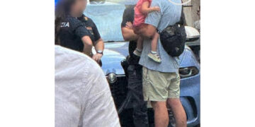 L'uomo è accusato della morte della compagna e della figlia