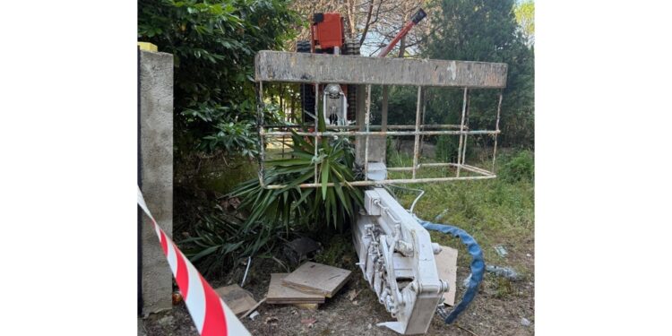Zona transennata dai Vigili del Fuoco