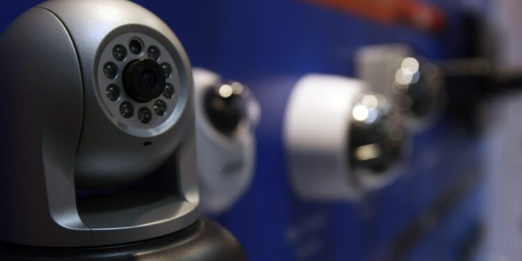 Vendevano sul web i codici di accesso delle telecamere private