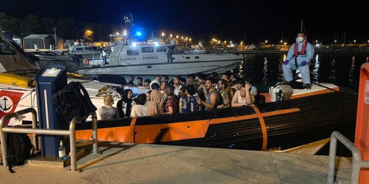 Partiti dalla Cirenaica e soccorsi mentre erano su barche a vela