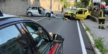 Uomo caduto da scooter in viale Marconi