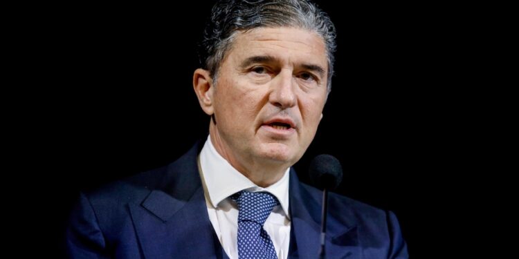 Manager coinvolto in caso Equalize revoca l'autosospensione