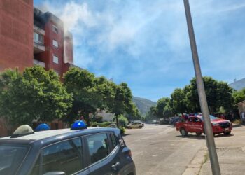 Stabile di Guspini evacuato dai vigili del fuoco e carabinieri