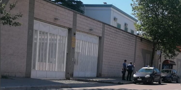Indagini e ricerche sono in corso da parte dei carabinieri