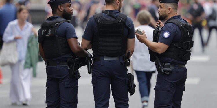 Aggressione dello studente durante una perquisizione delle borse
