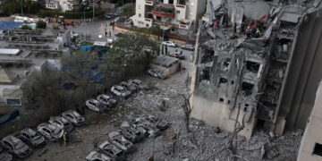 'Colpite direttamente dal missile e distrutte'