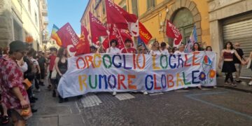 In testa al corteo striscione 'Orgoglio locale
