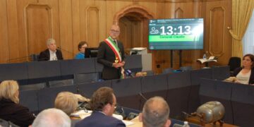 Eletta al secondo tentativo poco prima di mezzanotte con 24 voti