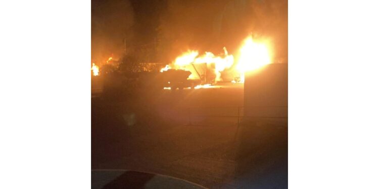 Denso fumo sprigionato dalle fiamme creato disagi a residenti
