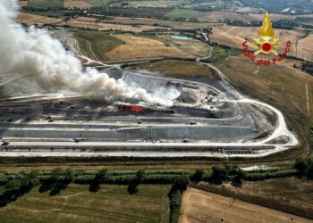Il vento di Ponente spinge il fuoco