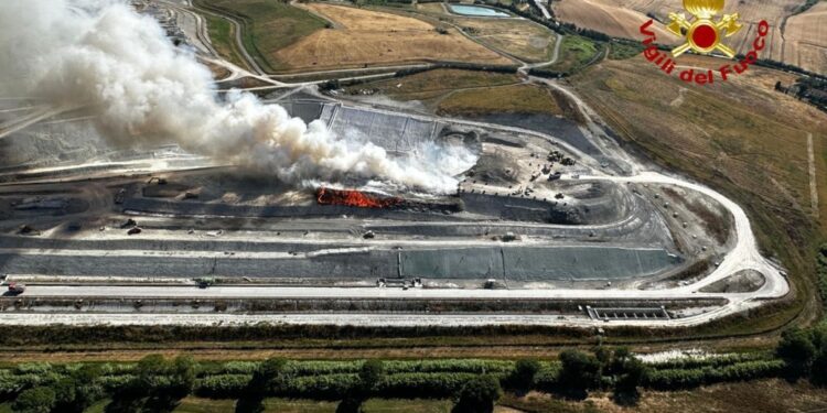 Il vento di Ponente spinge il fuoco