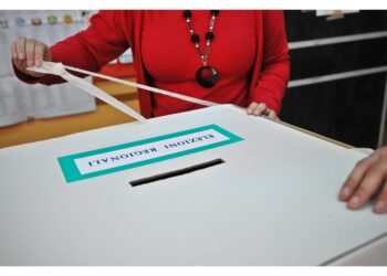 In 51 avrebbero ottenuto soldi per elezioni comunali e regionali