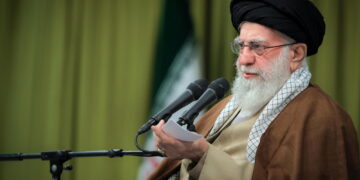 La Guida suprema iraniana parla dopo i raid: 'Agiremo con forza'