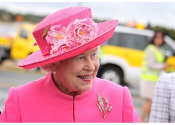 Nel progetto statua equestre della regina e un'altra con Filippo