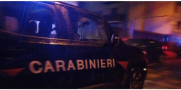 Ferito anche un uomo ed una donna. Indagano i Cc