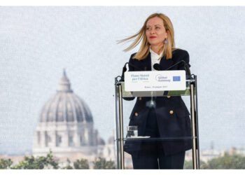 La premier ringrazia "anche a chi fa critiche costruttive"