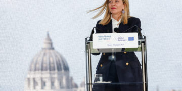 La premier ringrazia "anche a chi fa critiche costruttive"