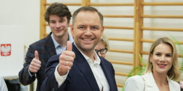 In primi exit poll in lieve svantaggio rispetto a Trzaskowski