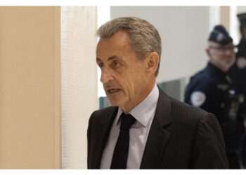 E' il secondo presidente a essere privato dell'onorificenza