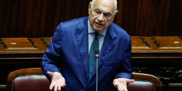 'Dato mandato di acquisre la relazione'