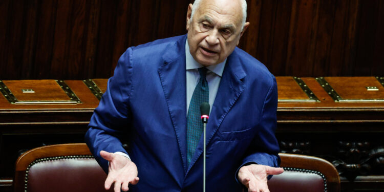 'Dato mandato di acquisre la relazione'