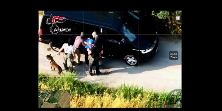 Donna strangolata nella stanza di hotel e poi decapitata