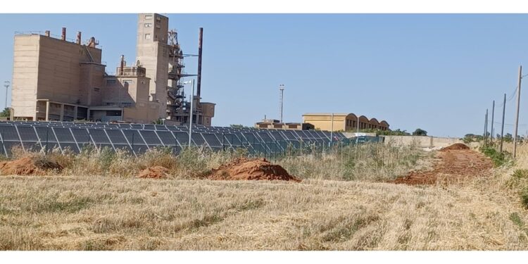 Stava lavorando a un impianto fotovoltaico a Menfi
