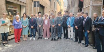 'Assessora senza fascia tricolore'. Comune