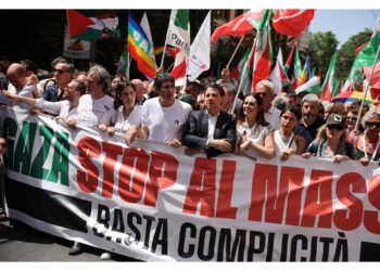 "Stop al massacro. Basta complicità"