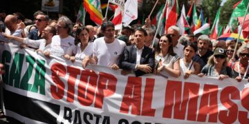 "Stop al massacro. Basta complicità"