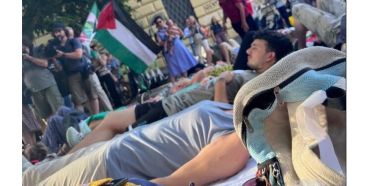 Alla protesta hanno preso parte Arci