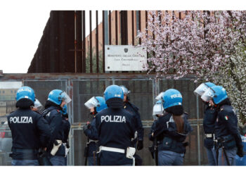 Entrati cellulari e droga Ispezioni a 127 reclusi