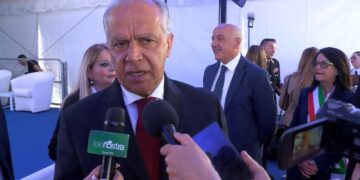 Il ministro al ventennale della Altergon