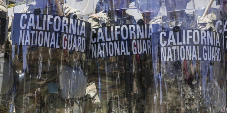 Centro di Los Angeles diventa zona assembramento illegale