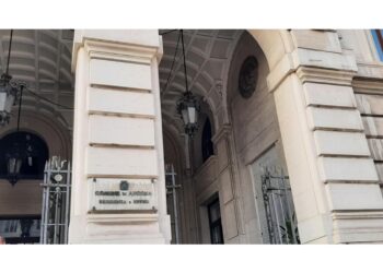 Residenti chiedono stop. Elevata sorveglianza anche per sindaco
