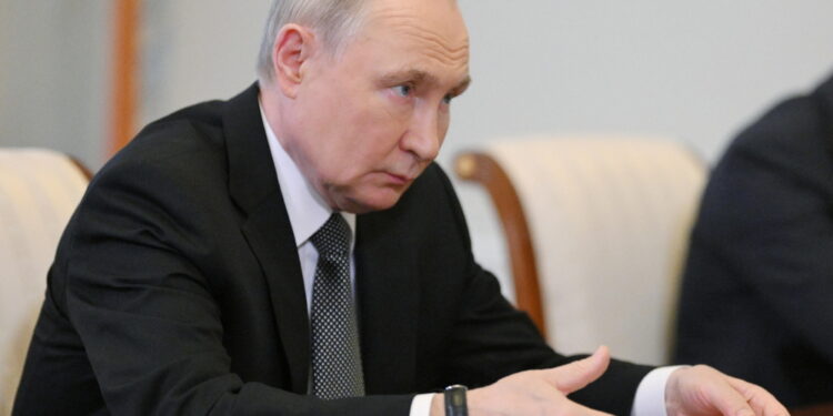 La Russia resta in contatto con i due Paesi e con Trump