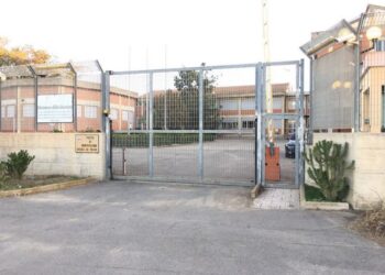 Botte dopo un furto davanti al Centro di accoglienza