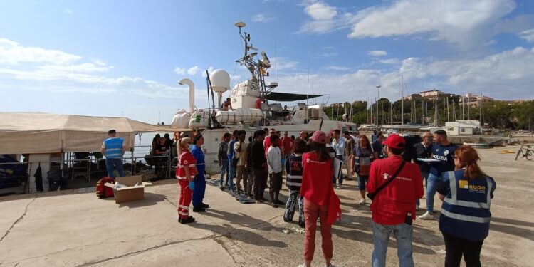 La nave dell'ong ha condotto in Calabria 46 persone