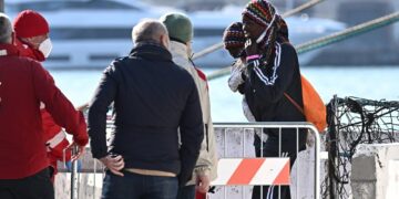 Sono stati identificati dalla polizia e dalla Guardia di finanza