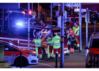 Il rogo ha provocato anche 50 feriti