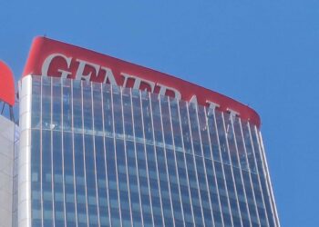 Vertice nella torre Hadid con i vigili del fuoco