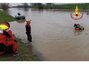 Proseguono le ricerche dei vigili del fuoco di una 62enne