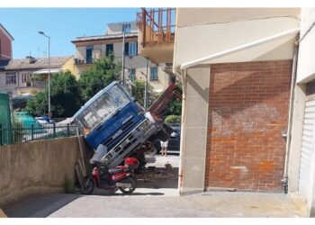 Trasferiti in codice rosso all'ospedale San Martino di Genova