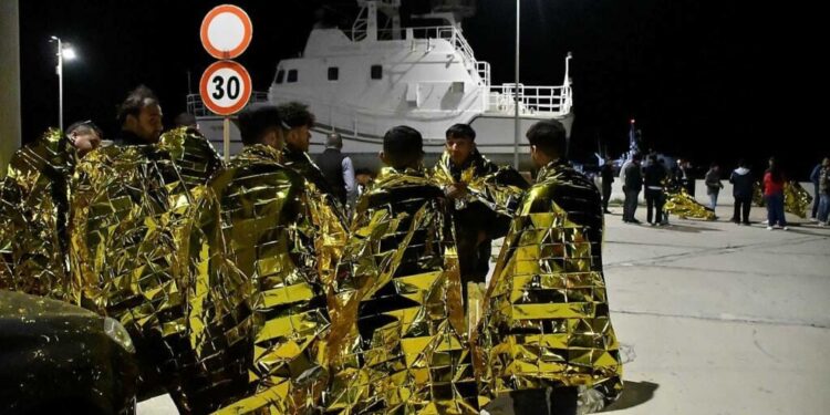 Operazione Guardia di finanza e Guardia costiera di Crotone