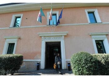 Due in flagranza mentre indagato riceve 'mazzetta' da 5mila euro