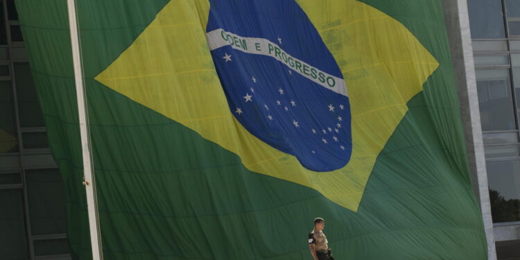 Per 65% Bolsonaro deve aiutare altri