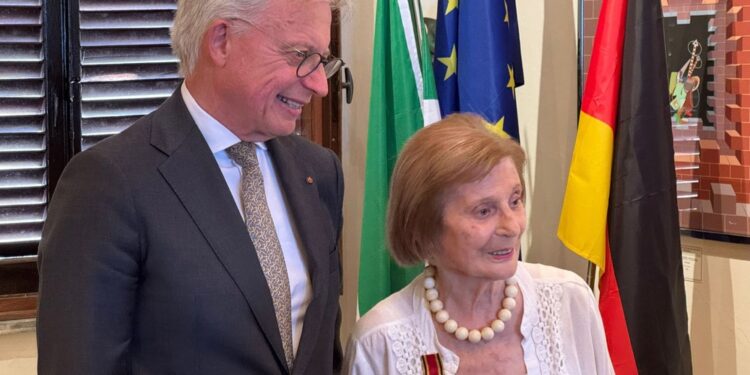 A Civitella l'ambasciatore Lucas dà riconoscimento a Ida Balò