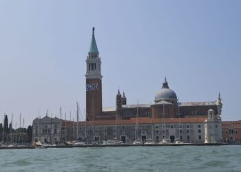 Attivisti protestano contro il matrimonio per capo di Amazon