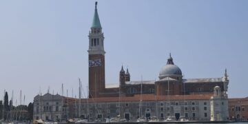 Attivisti protestano contro il matrimonio per capo di Amazon