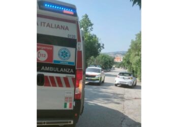 Ad Ancona ferito un 14enne. Impatto violento con un'automobile
